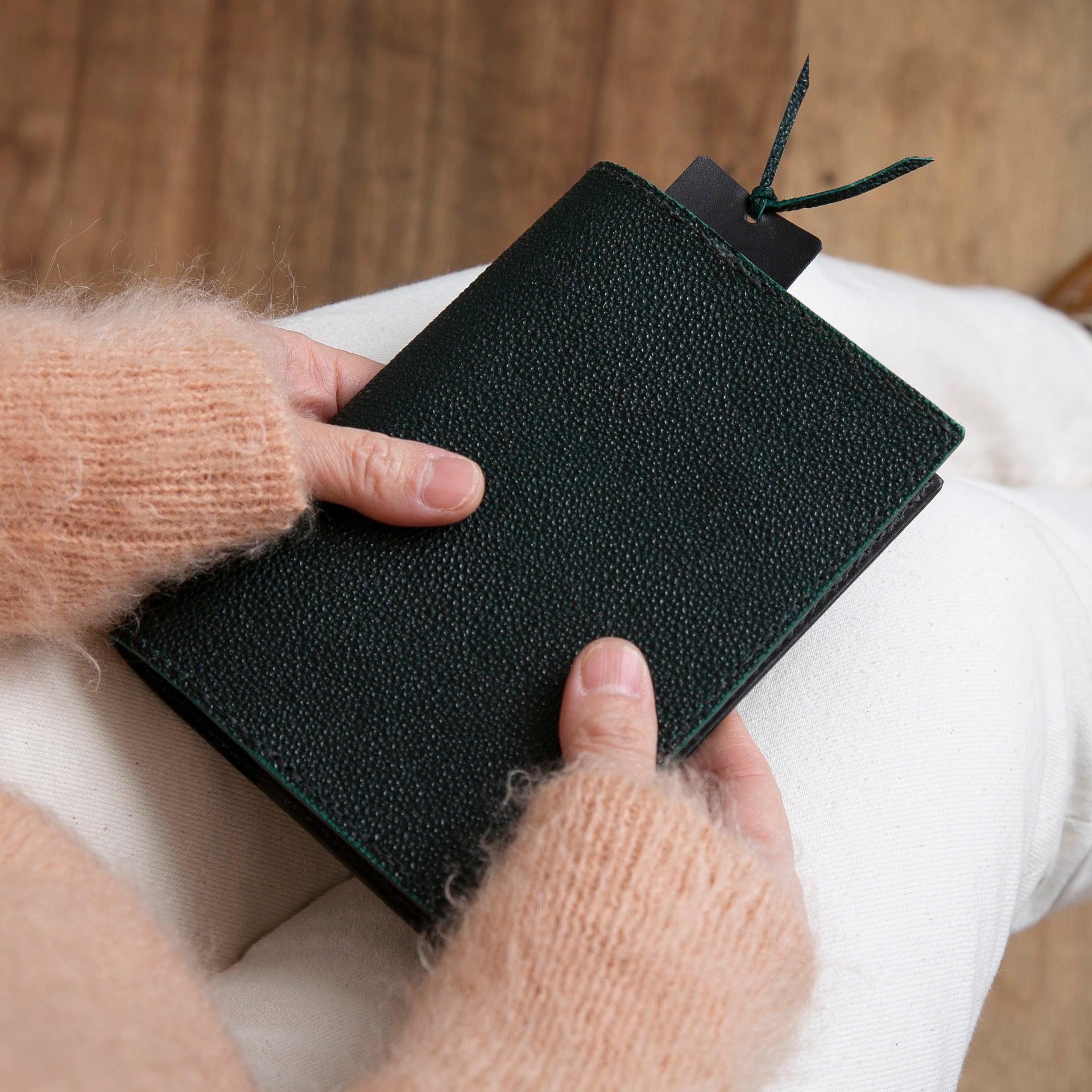 革のダイヤ(牛革)ブックカバー文庫サイズ