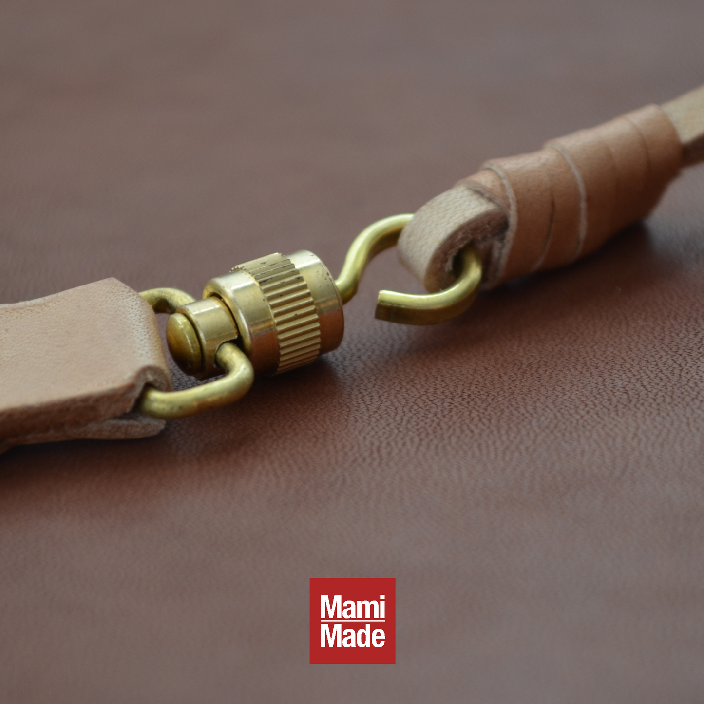 本革パスケース/IDカードホルダー|ヌメ革×真鍮金具ストラップ付き