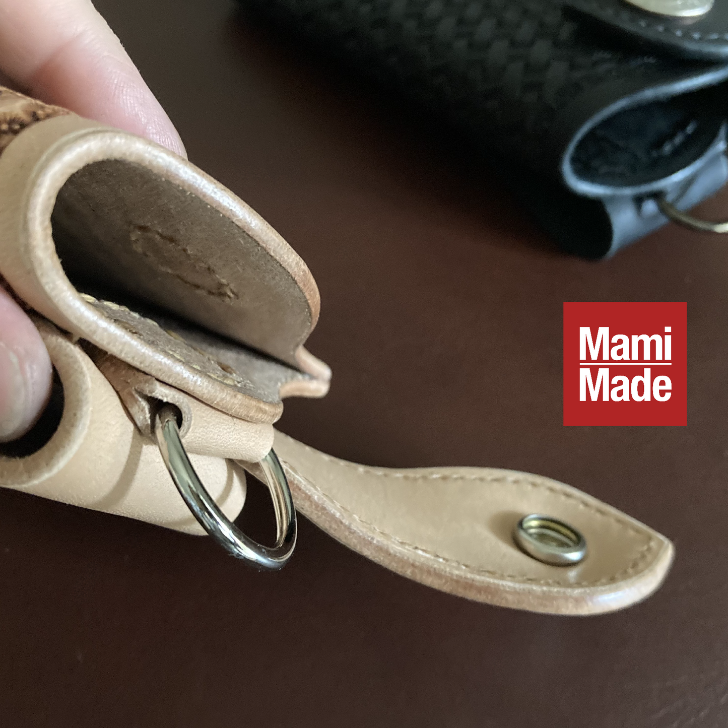 レザー スマホホルダー|牛革|バスケットスタンプ|MamiMade 革製スマホケース|ベルト装着タイプ