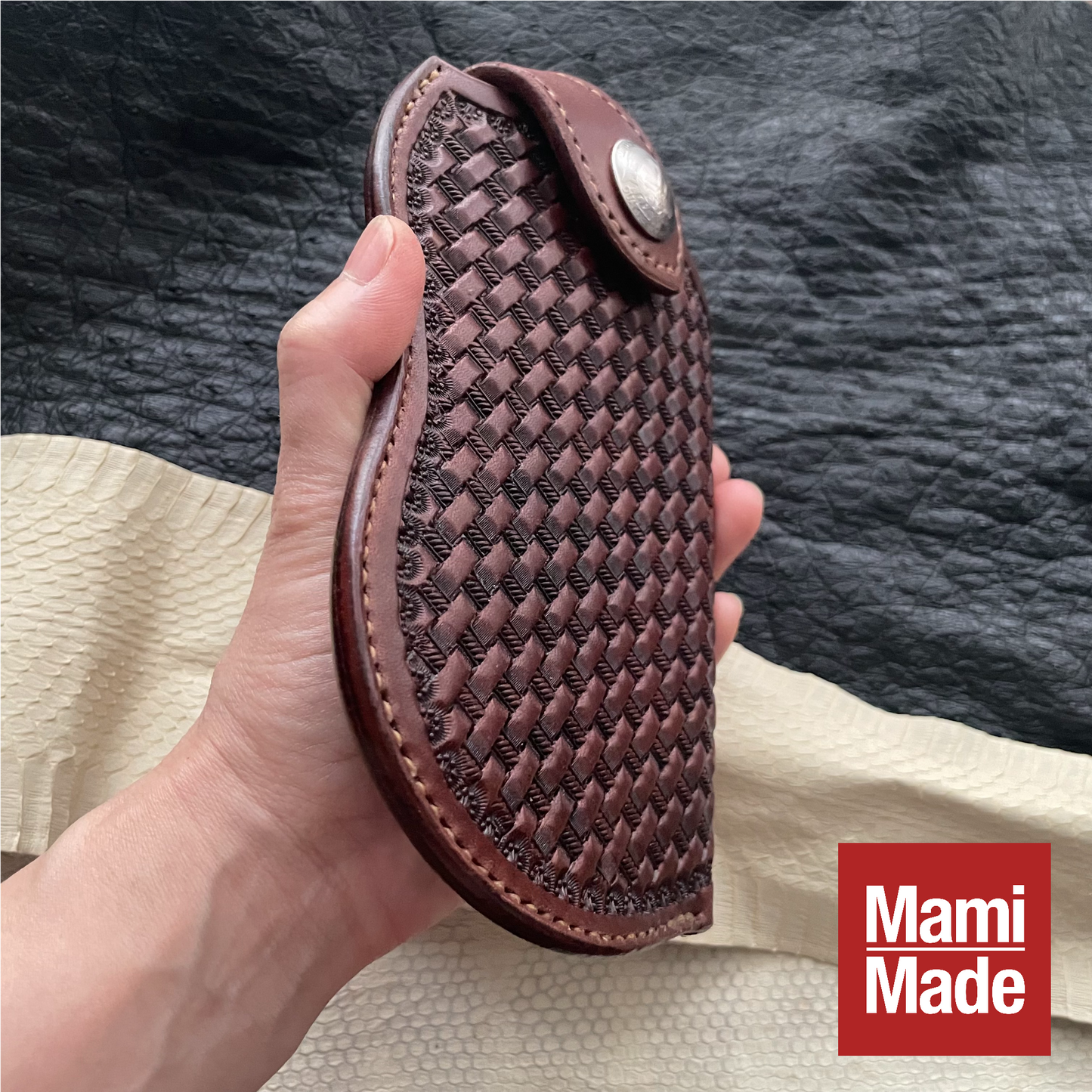 レザー スマホホルダー|牛革|バスケットスタンプ|MamiMade 革製スマホケース|ベルト装着タイプ