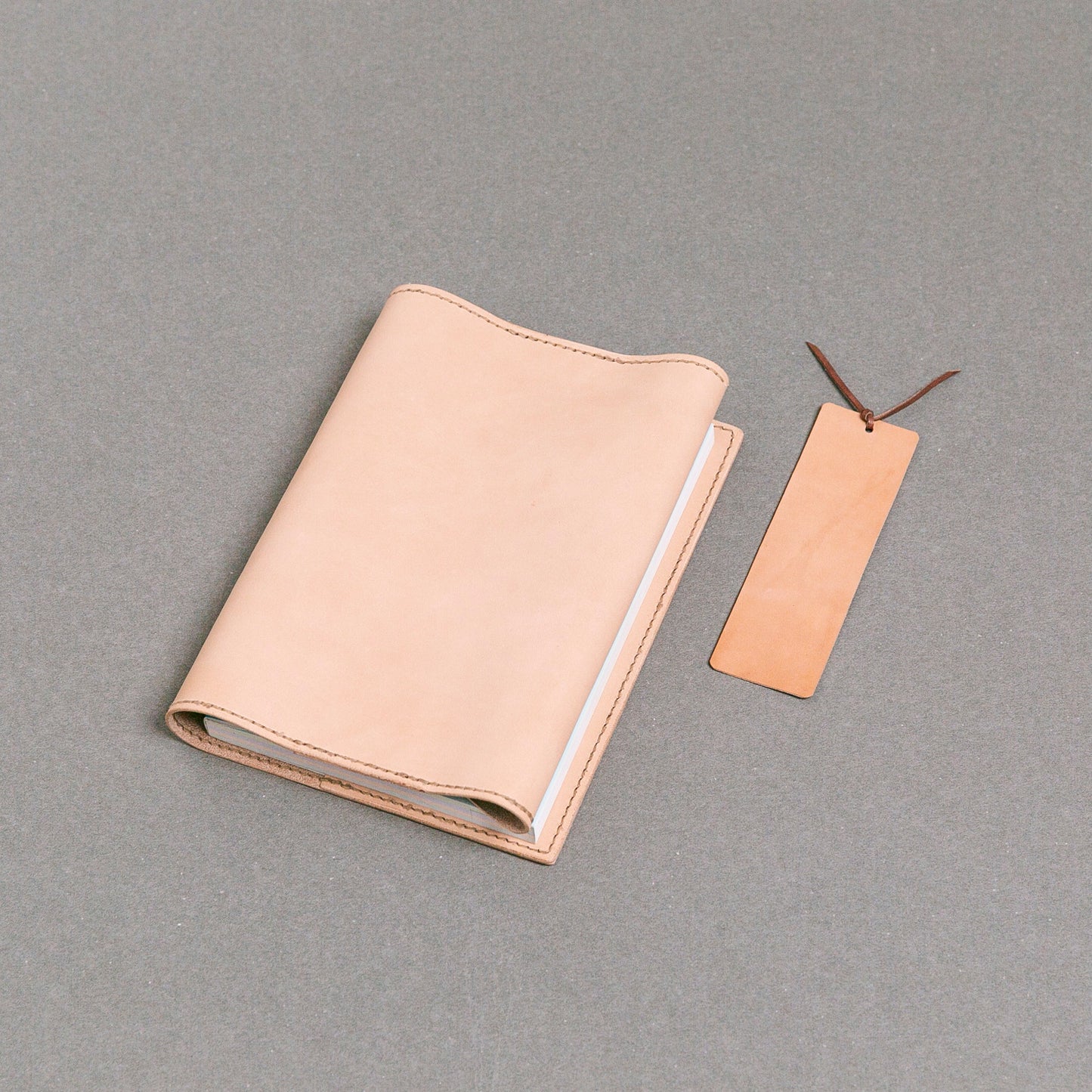本革文庫ブックカバー(しおり付き)|ハヤカワトール|育てる革の物語|MamiMade
