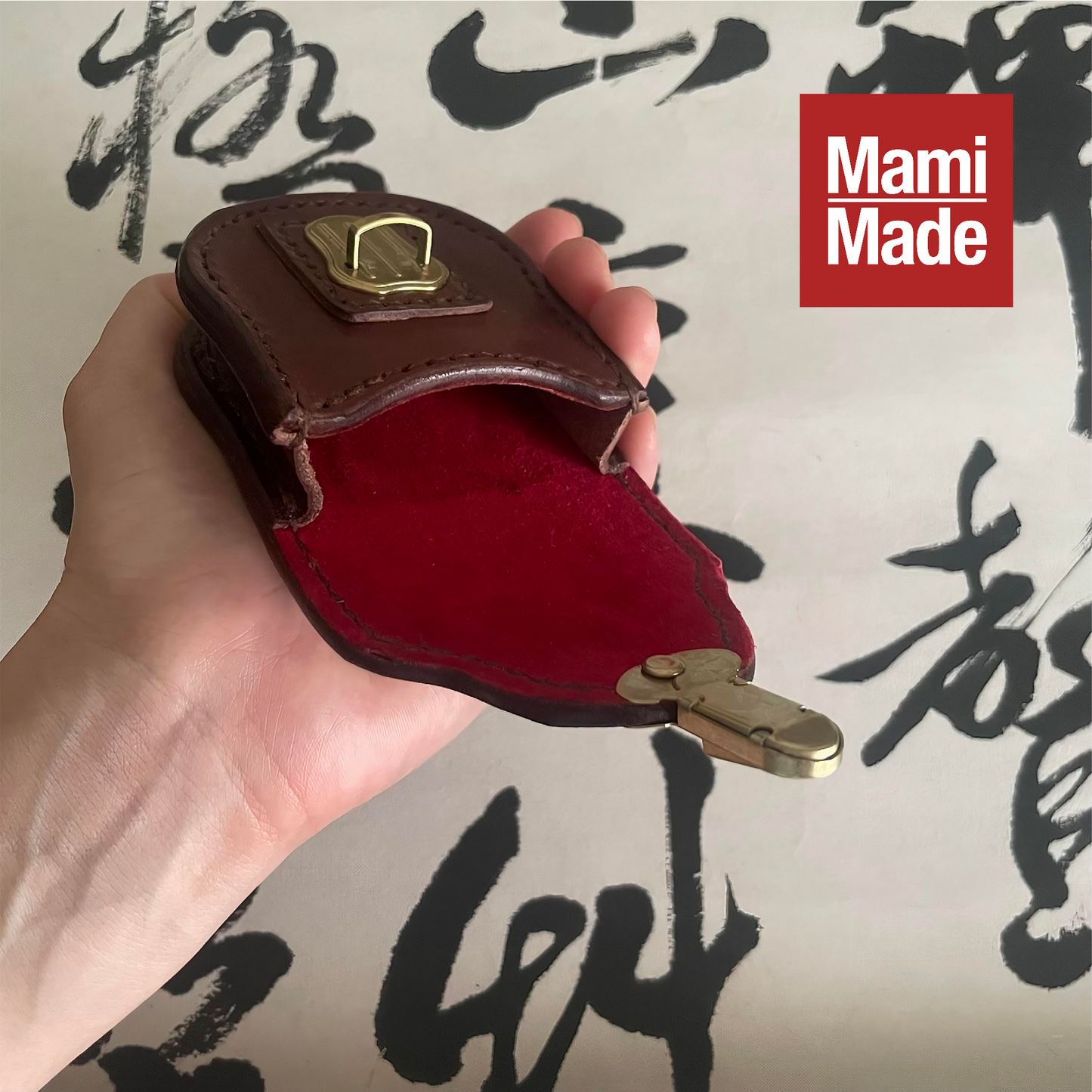 懐中時計ケース|真鍮差込錠付き・本革・手縫い仕立て|MamiMade|育てる革物語