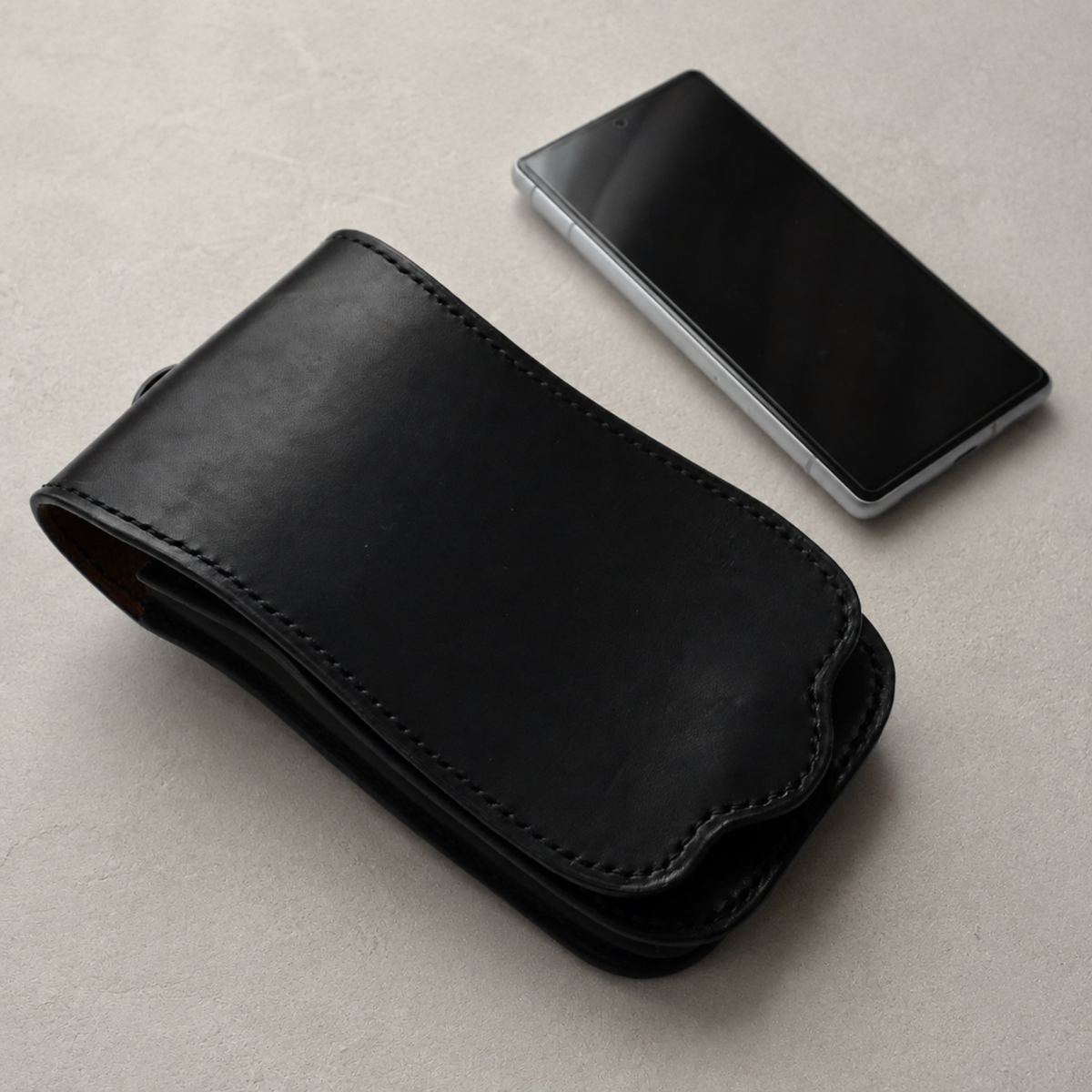 本革スマホホルダー｜ベルトループ・Dカン付き・オーダーメイド対応｜日本製・手縫い