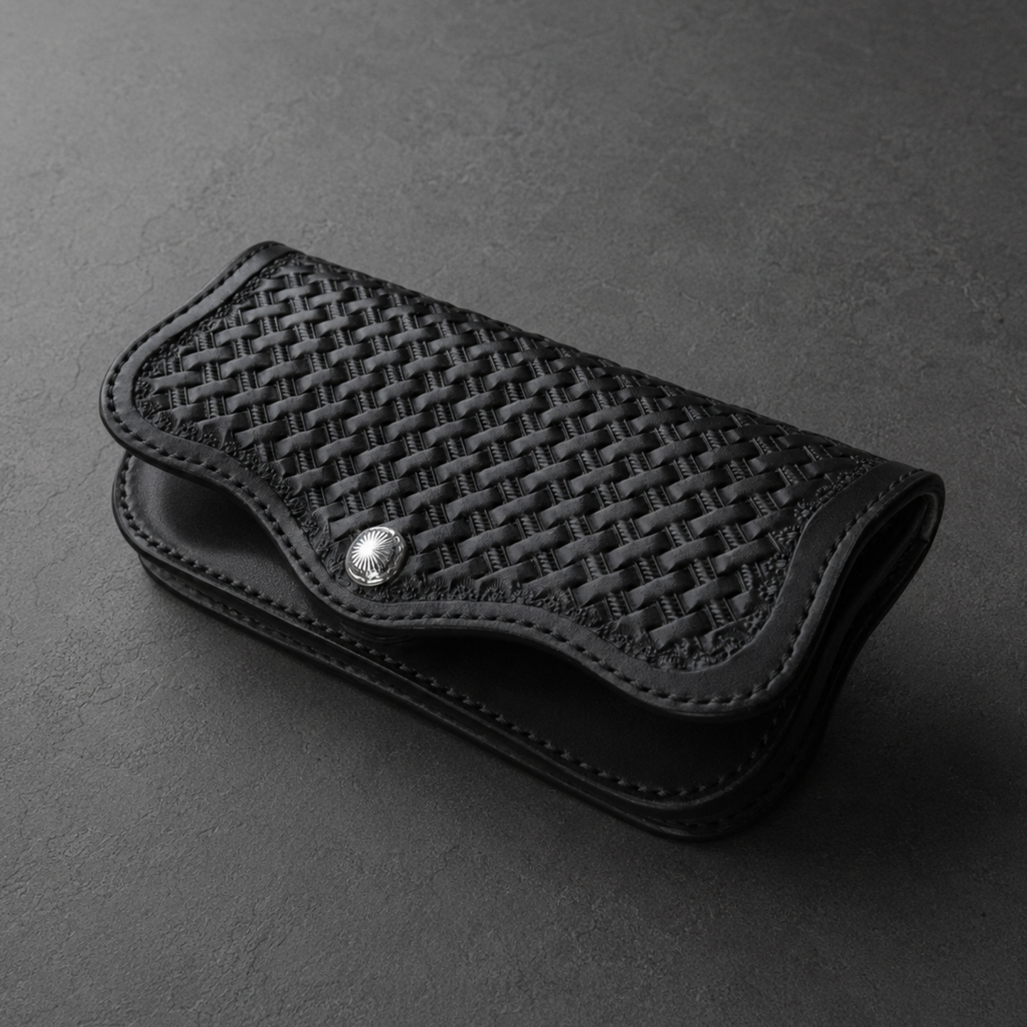 本革スマホホルダー 横型｜レザーカービング・ベルト装着｜日本製・受注制作