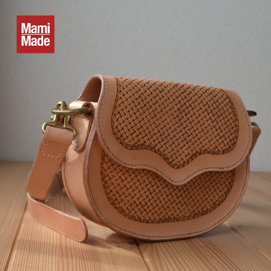 手彫りバスケットスタンプの本革ショルダーバッグ｜ナチュラルヌメ革｜レザーカービング