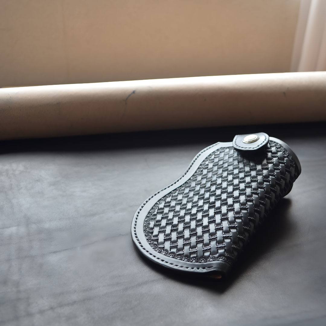 レザー スマホホルダー｜牛革｜バスケットスタンプ｜MamiMade 革製スマホケース｜ベルト装着タイプ