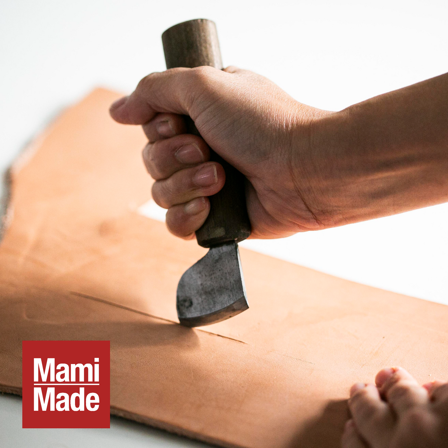 レザー スマホホルダー｜牛革｜MamiMade 革製スマホケース｜ベルト装着タイプ