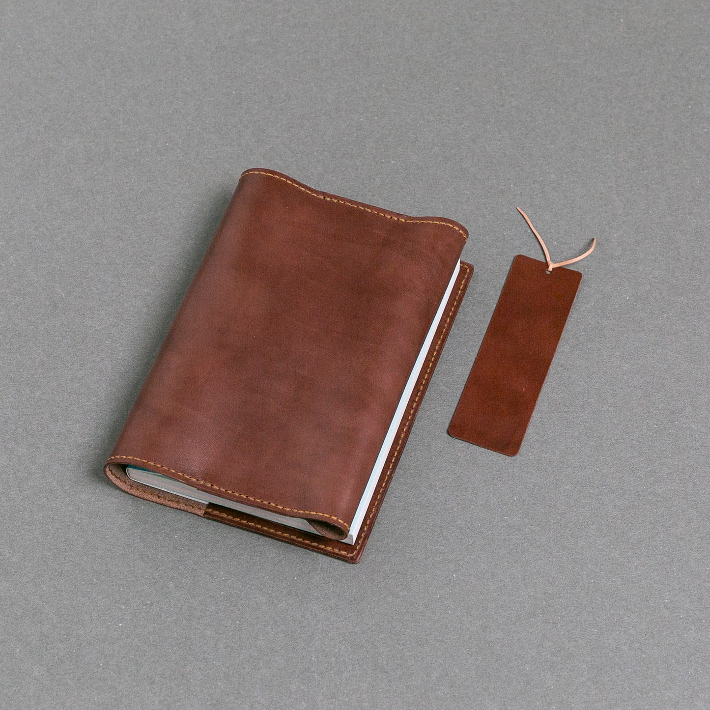 本革ブックカバー A5サイズ｜しおり付き｜牛ヌメ革｜育てる革の物語｜MamiMade